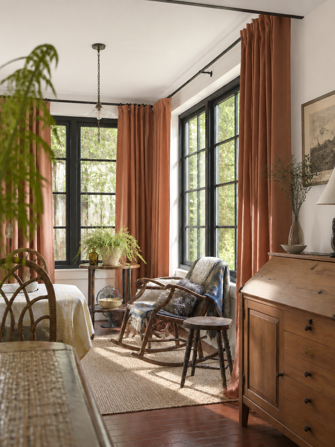 Warm Contrast / LIVING ROOM